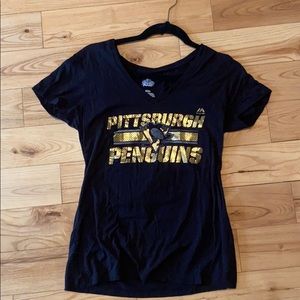 V neck Pittsburgh penguins tshirt